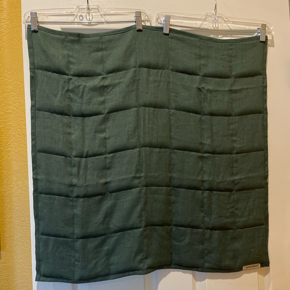 Weighted lap blanket. Linen.